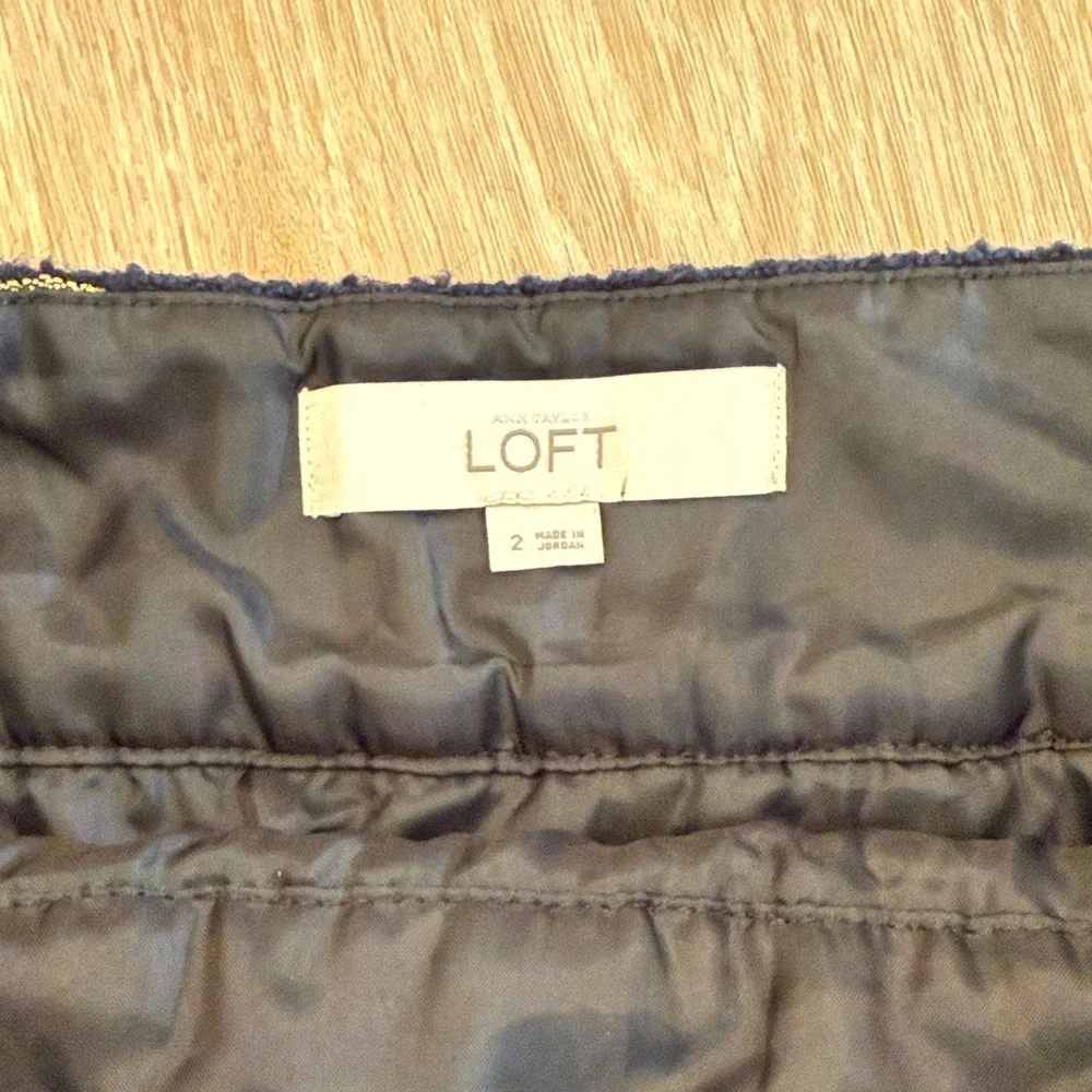 LOFT Navy Textured Mini Skirt with gold foil Size 2 lined zipper side - Picture 7 of 10